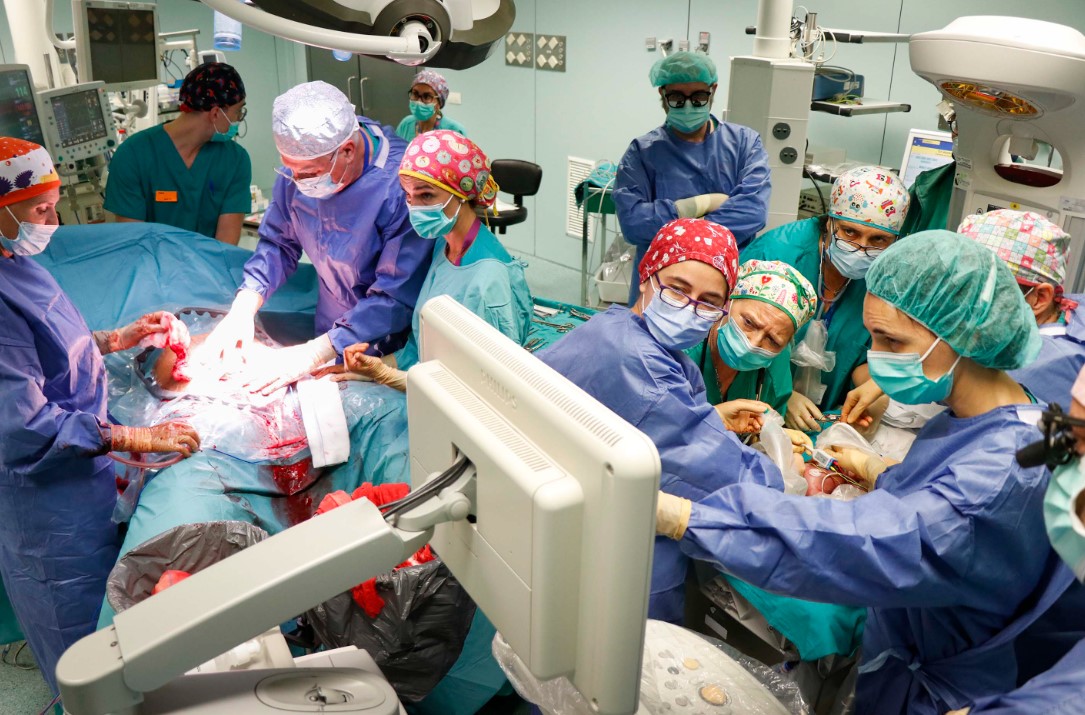 El Hospital La Fe de Valencia opera con éxito un tumor en una bebé en periodo de gestación