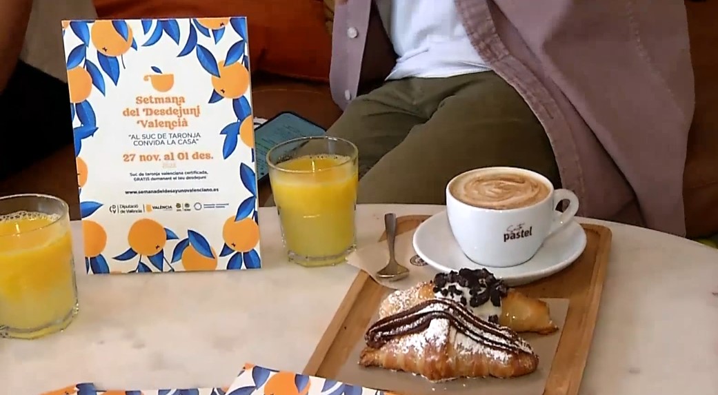 Más de 40 locales valencianos regalan zumo de naranja con el desayuno esta semana