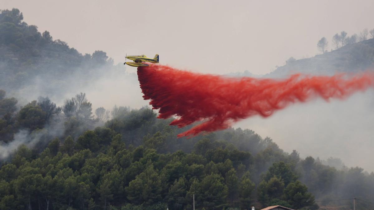 El incendio de La Vall d'Uixó arrasa más de 7.200 hectáreas y amenaza la Sierra de Espadán