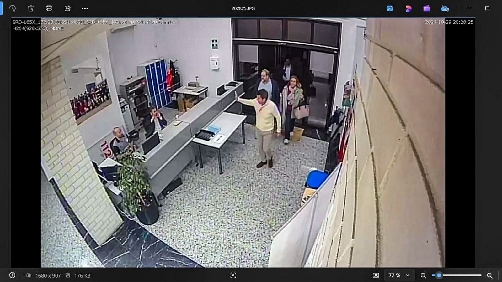 Una foto demuestra que Carlos Mazón entró al CECOPI  a las 20:28 horas