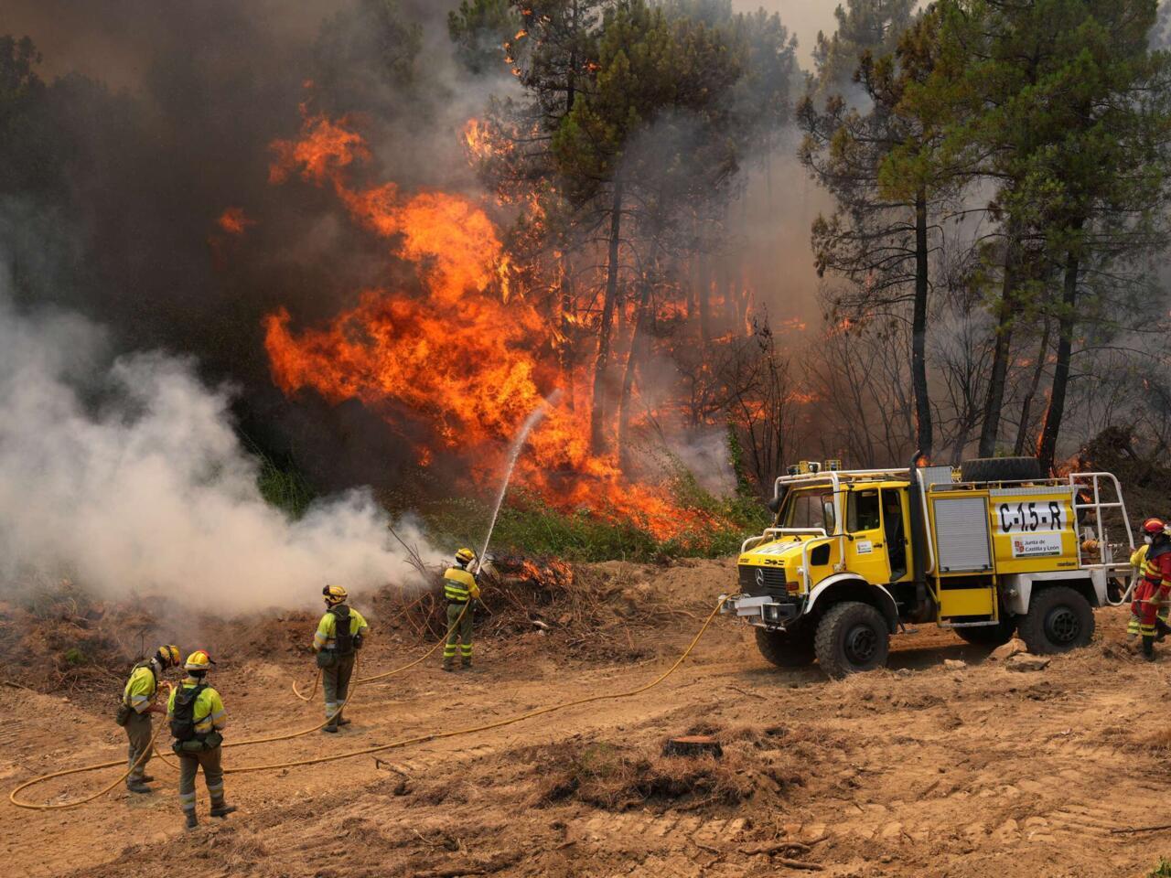 El incendio de La Vall d'Uixó, estabilizado: 6.000 vecinos regresan a sus hogares 