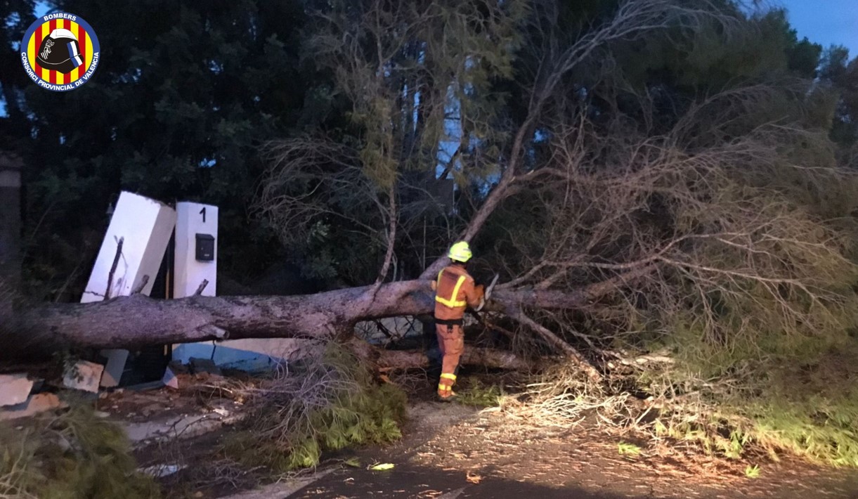 El temporal de lluvia y viento deja varios incidentes en la Comunidad Valenciana