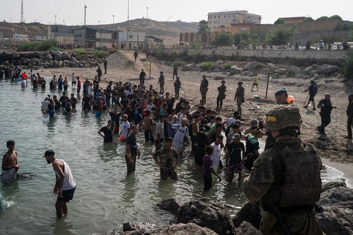 Caos e inseguridad en Ceuta: 4 militares heridos en una nueva oleada de violencia