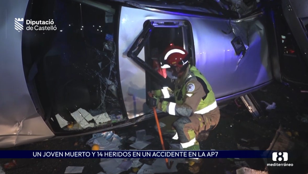 Un menor fallecido y 14 heridos en un accidente de tráfico en la AP-7