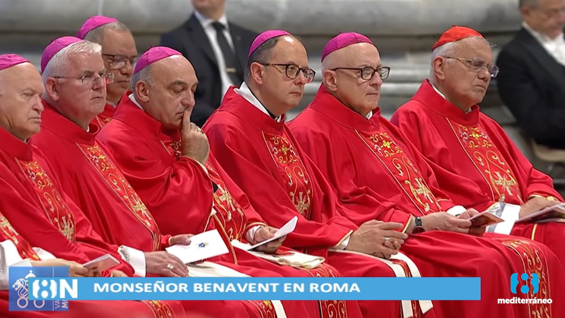 El arzobispo de Valencia recibe el palio arzobispal de manos del papa Francisco
