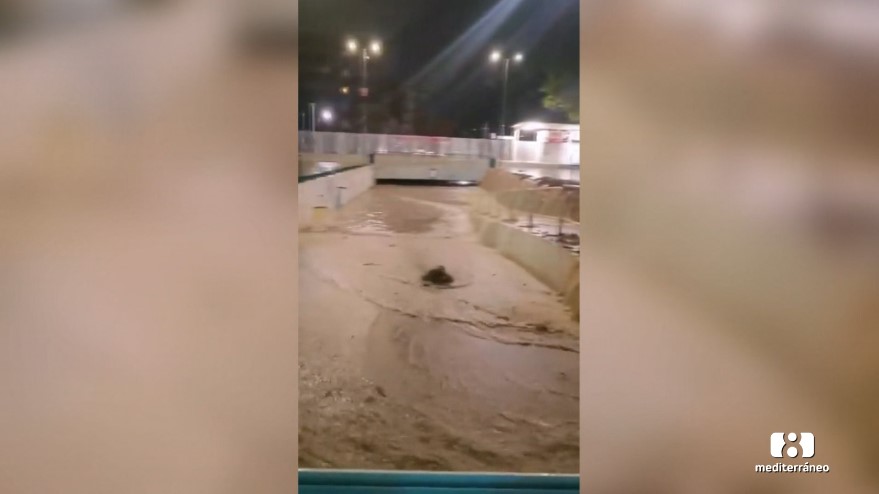 Alerta roja por lluvias: el barranco de La Saleta se desborda 