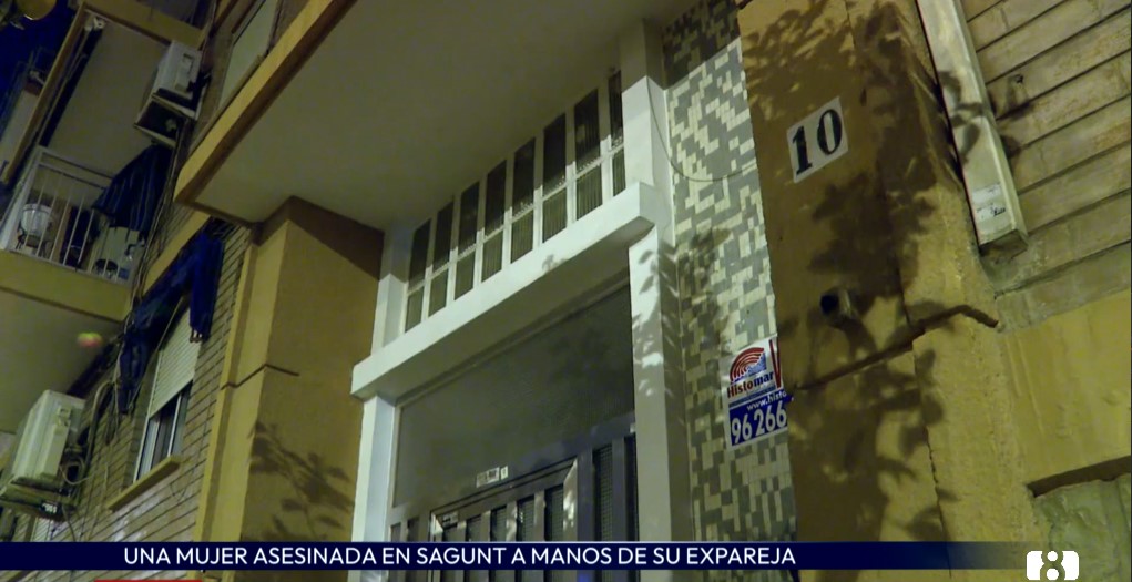Un hombre degüella a su mujer en Sagunto y su hija cae desde un segundo piso