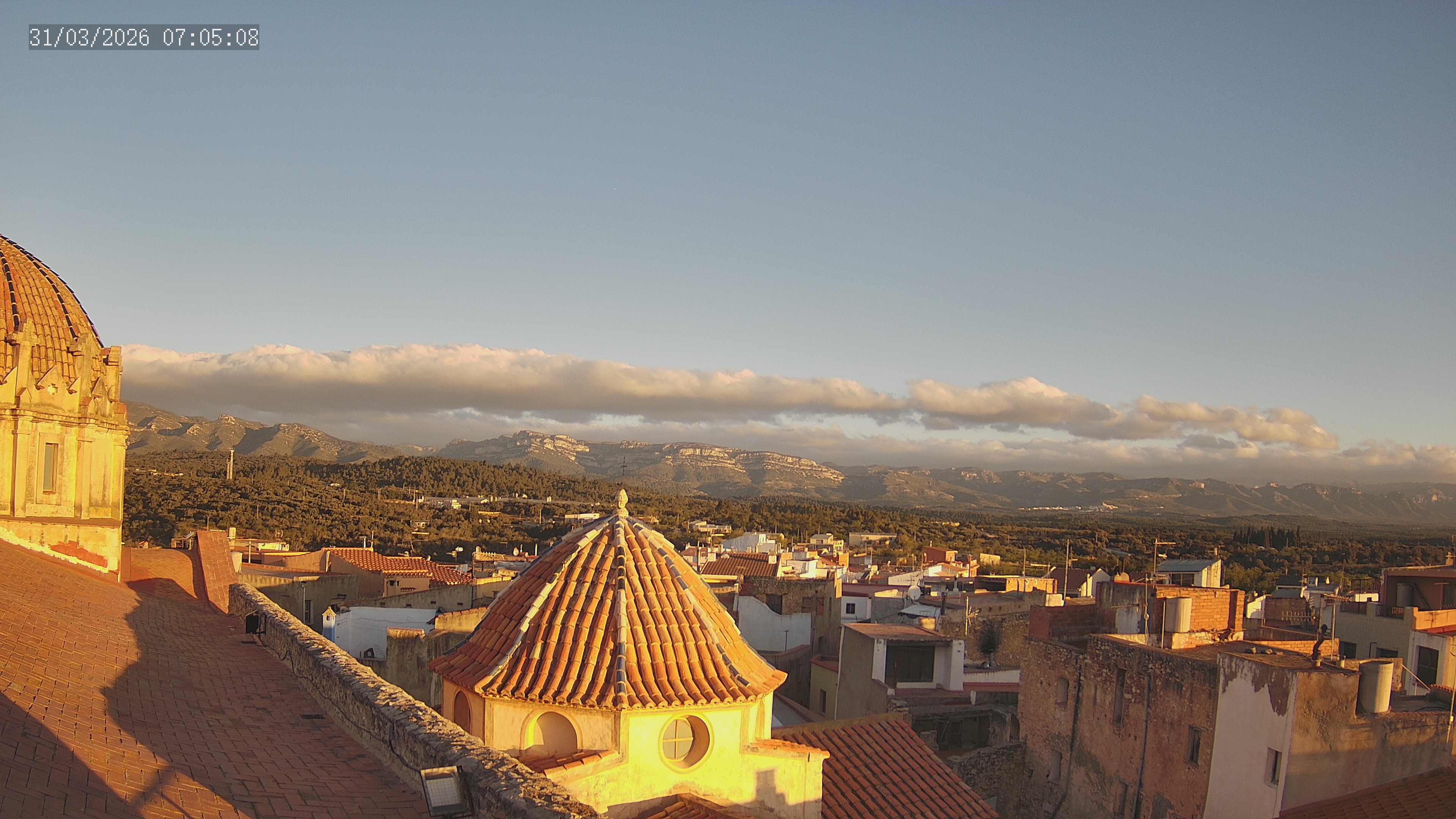 Otro día de sol, con viento fuerte en Castellón