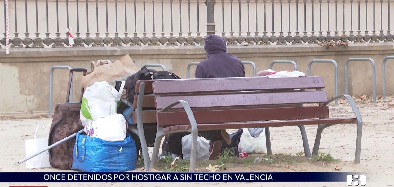 Detenidos once jóvenes por agredir, humillar y grabar a personas sin hogar en Valencia