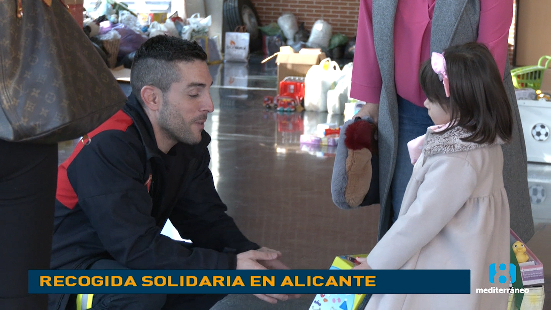 Jornada solidaria en el parque de bomberos de Alicante