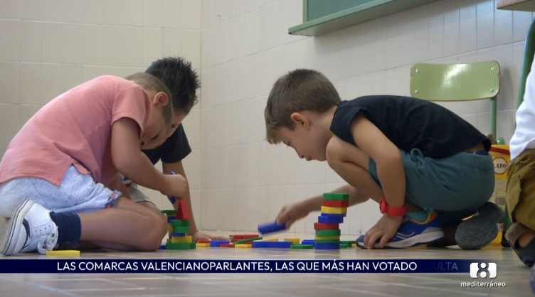 Las familias valencianohablantes participan más en la consulta de la lengua base