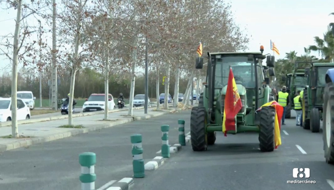 Tractorada en Valencia: los agricultores cortan carreteras para reivindicar sus derechos