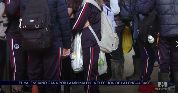 El valenciano gana por la mínima en la consulta sobre la lengua base