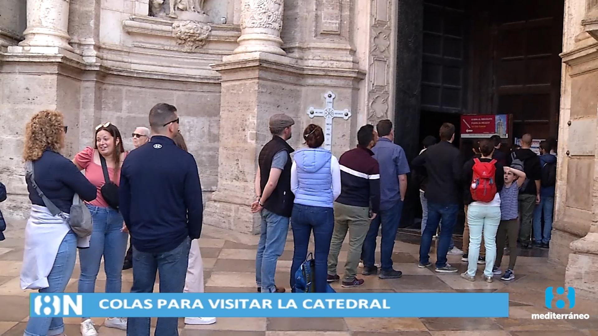 Largas colas en la Catedral de Valencia para visitar la Capilla del Santo Cáliz