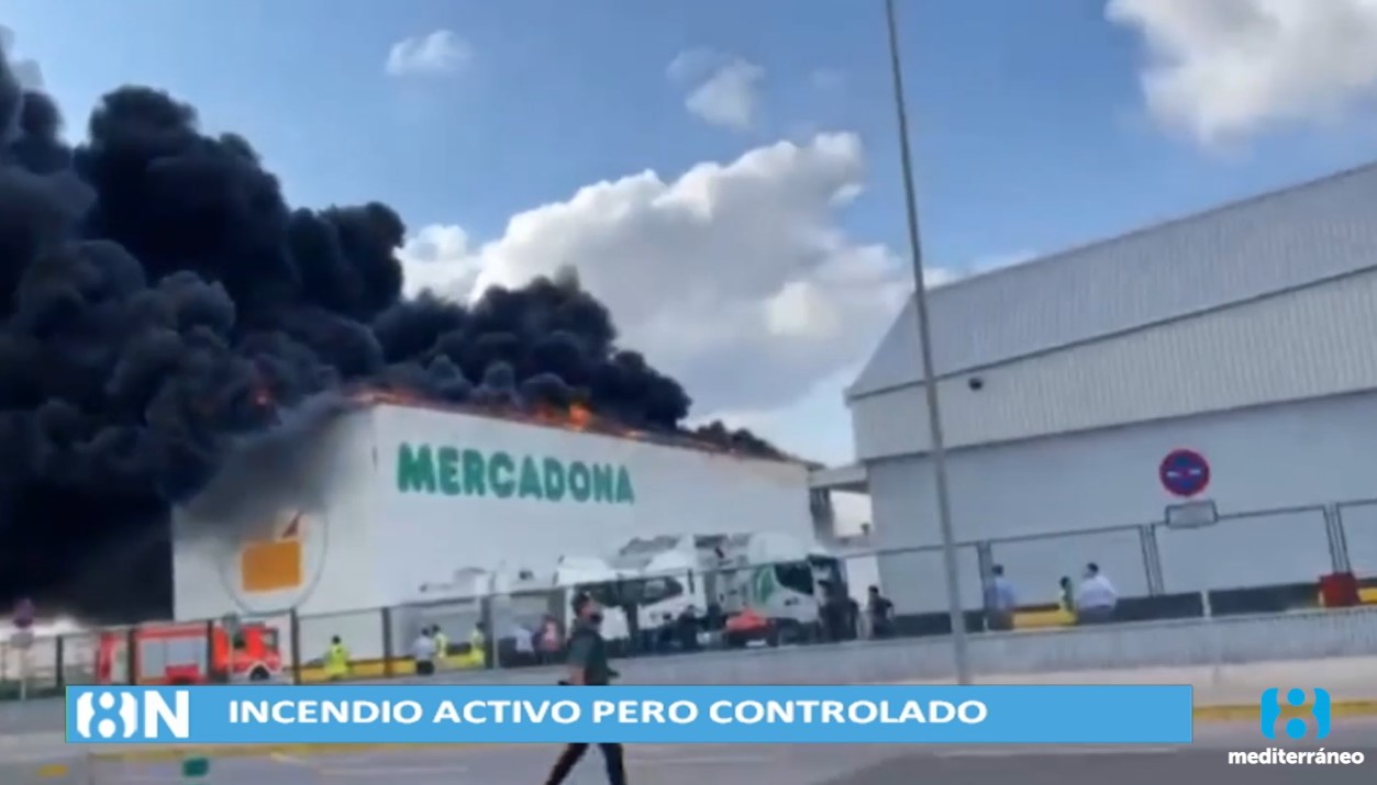 Arde una nave de Mercadona en el polígono L’Oliveral de Riba-roja