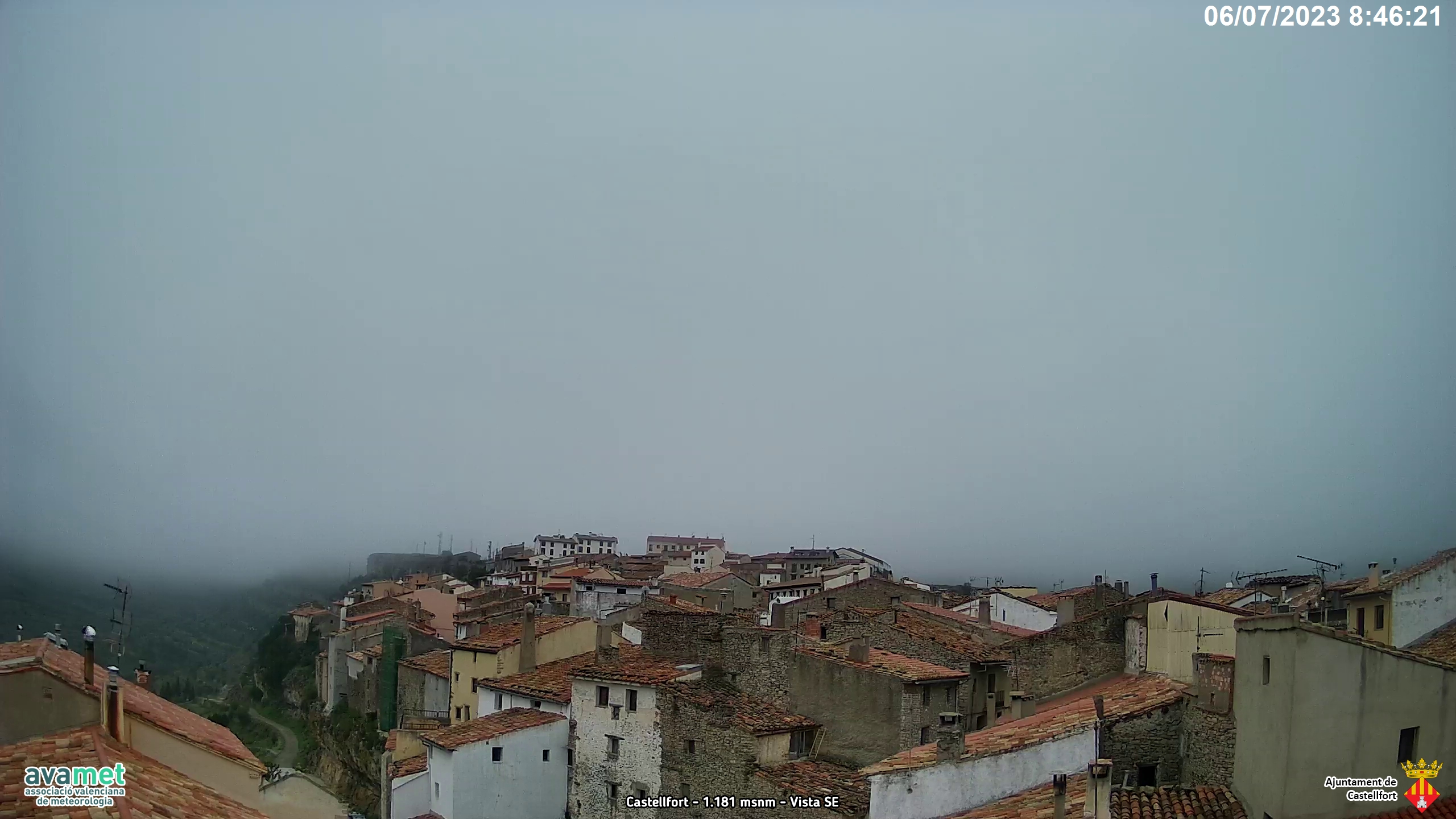 Nubes bajas por la mañana, y chubascos por la tarde