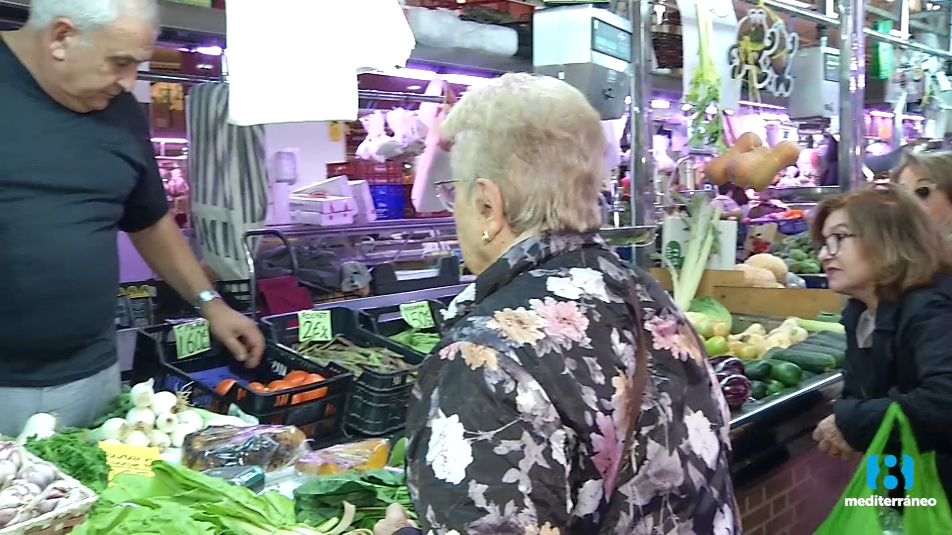 Los consumidores adelantan sus compras de Navidad por temor al aumento de precios
