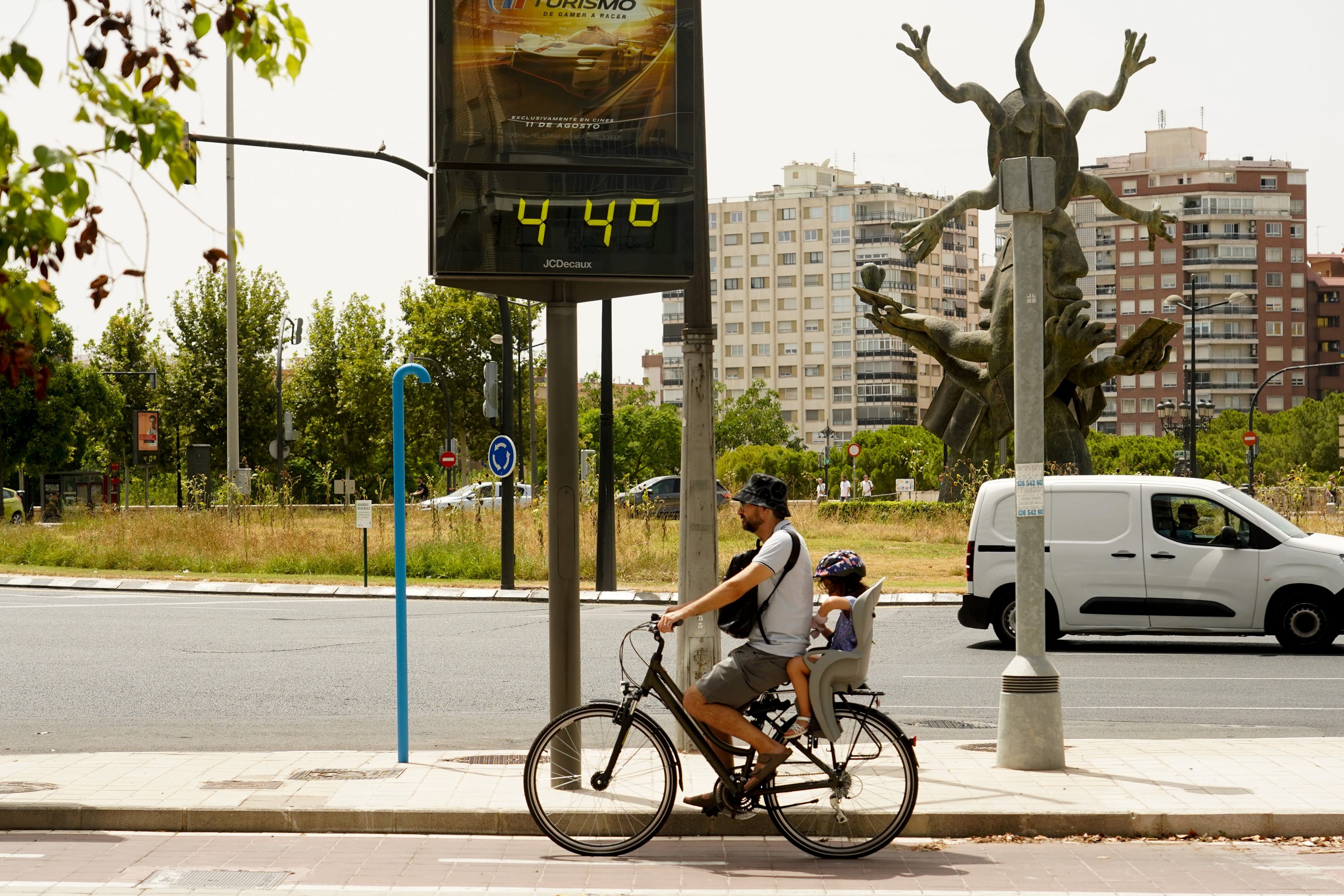 Ola de calor extremo: Aviso rojo en Valencia y evolución favorable del incendio de Soneja