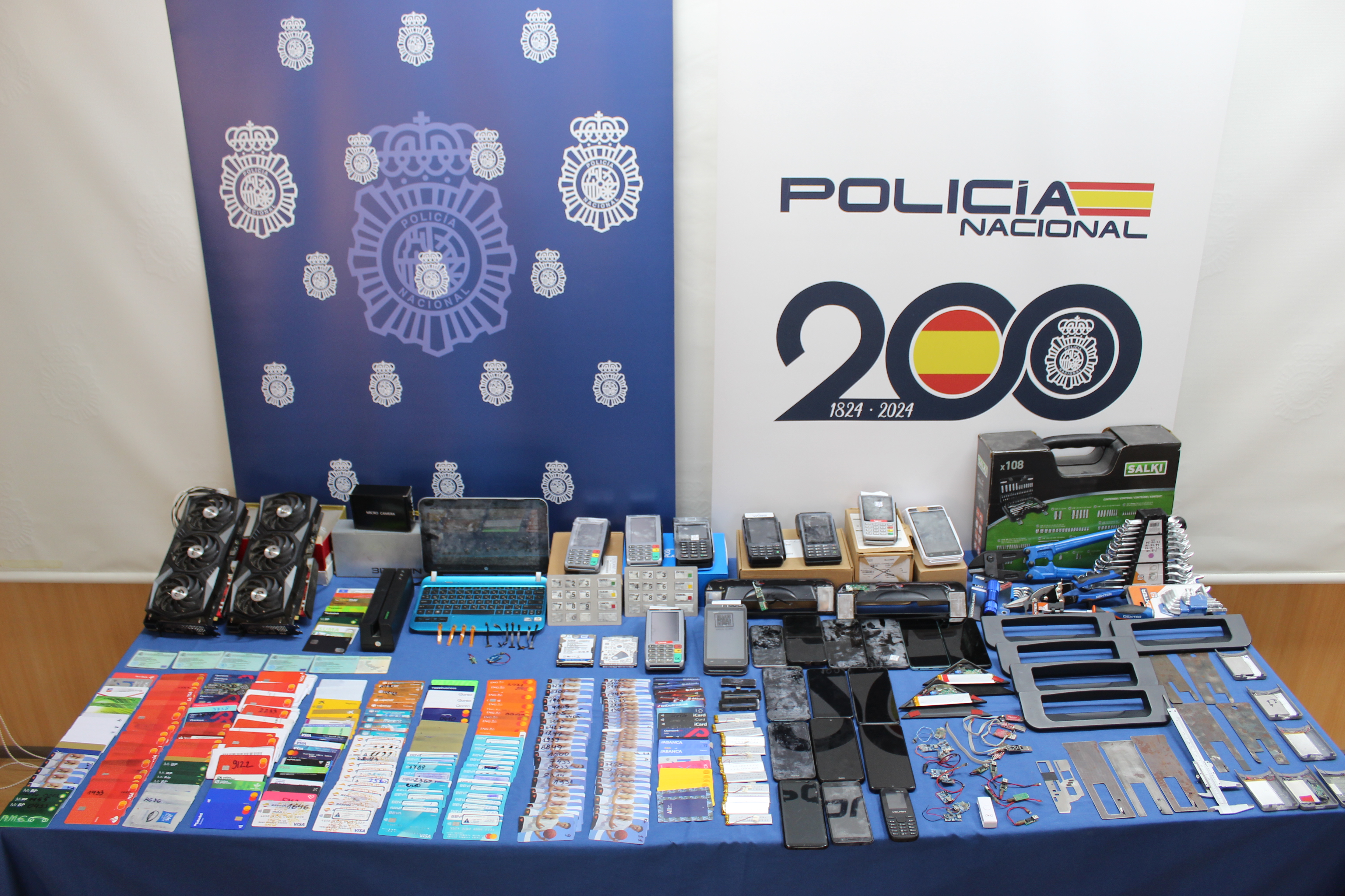 Detenidas 3 personas tras estafar casi 200.000 euros clonando tarjetas de crédito