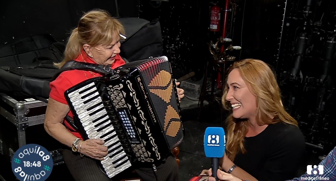 Nos colamos en el ensayo de Rosario Mohedano y María Jesús y su acordeón