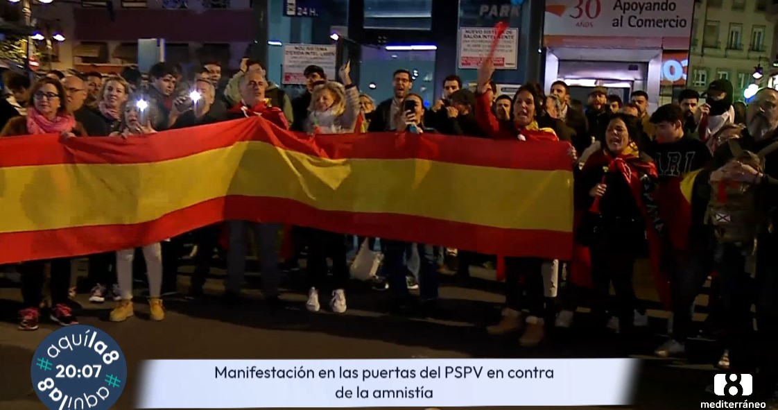 Segunda concentración contra la amnistía frente a la sede del PSPV en Valencia