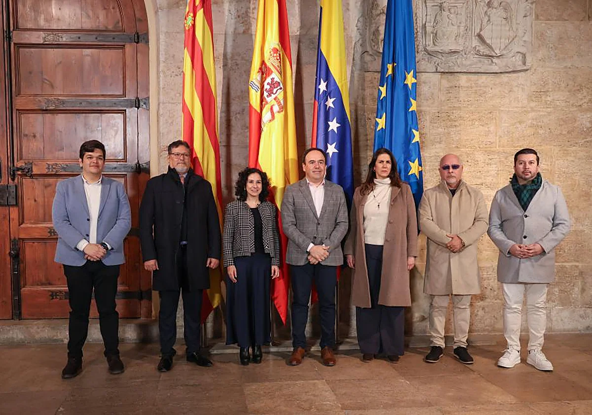 La Generalitat recibe a representantes de la comunidad venezolana 