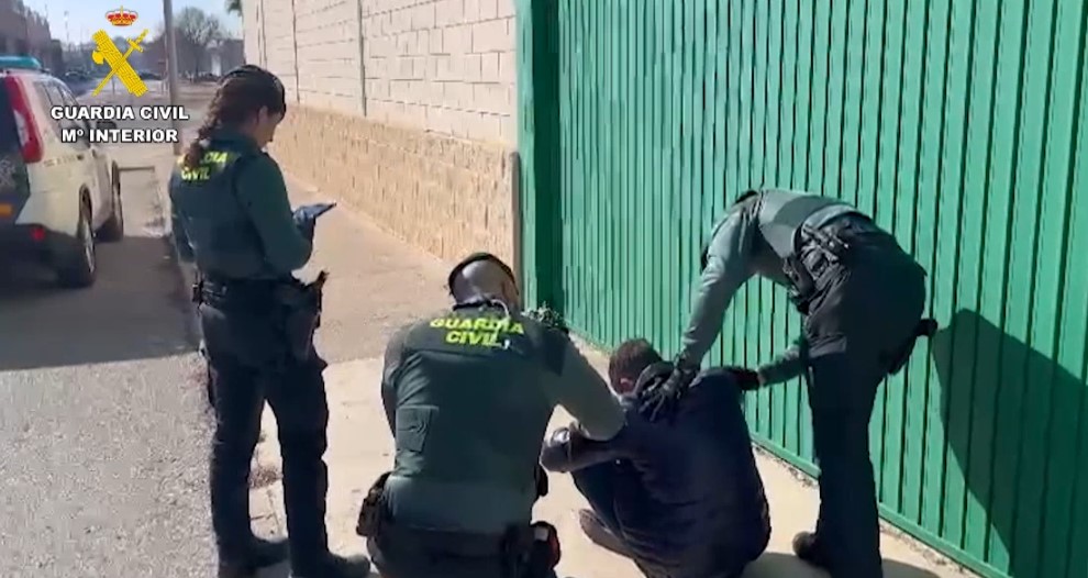 Hiere y maniata a su compañero de trabajo en Beniparrell