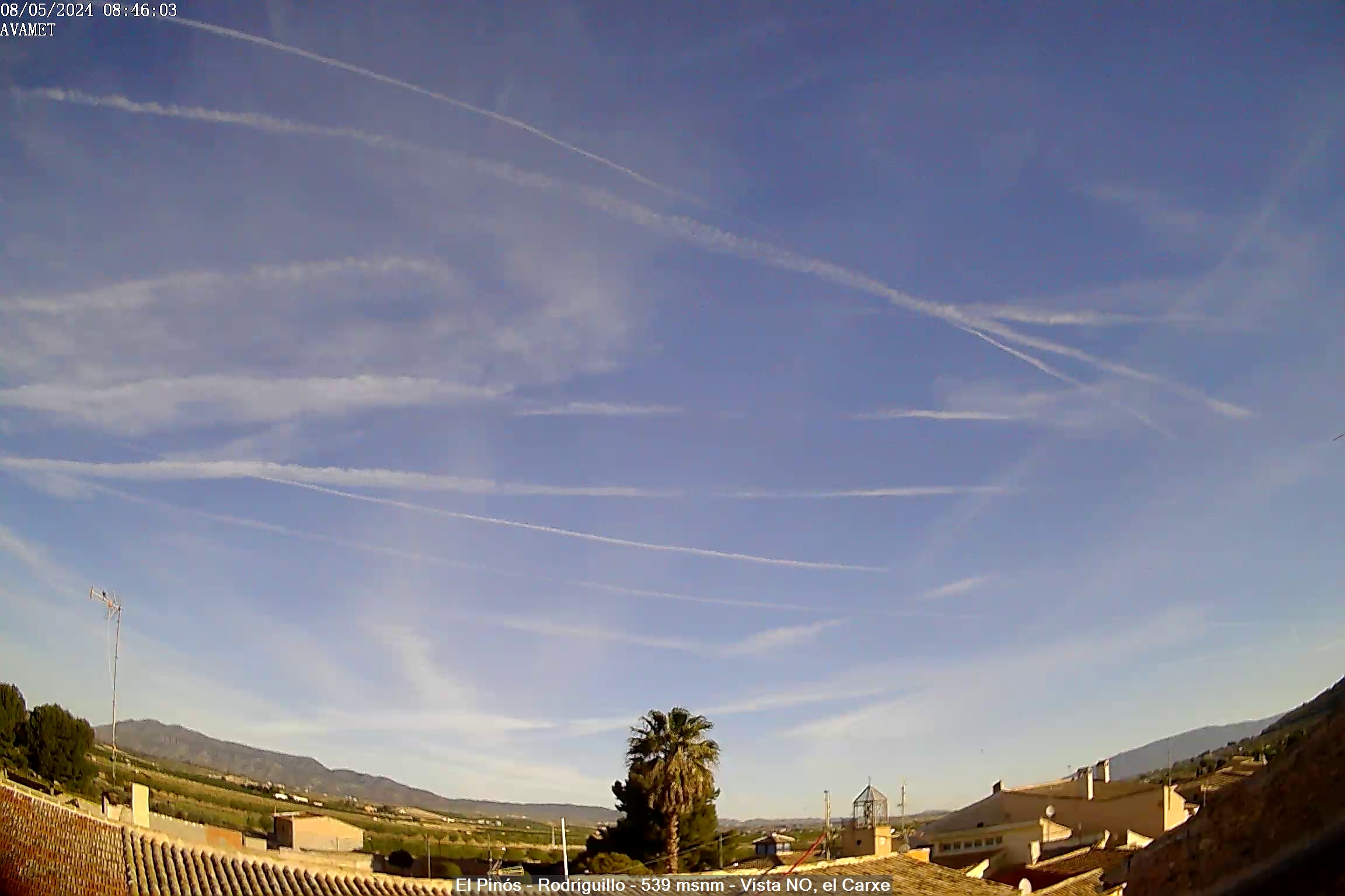 Cielos despejados, con algunas bandas de nubes altas