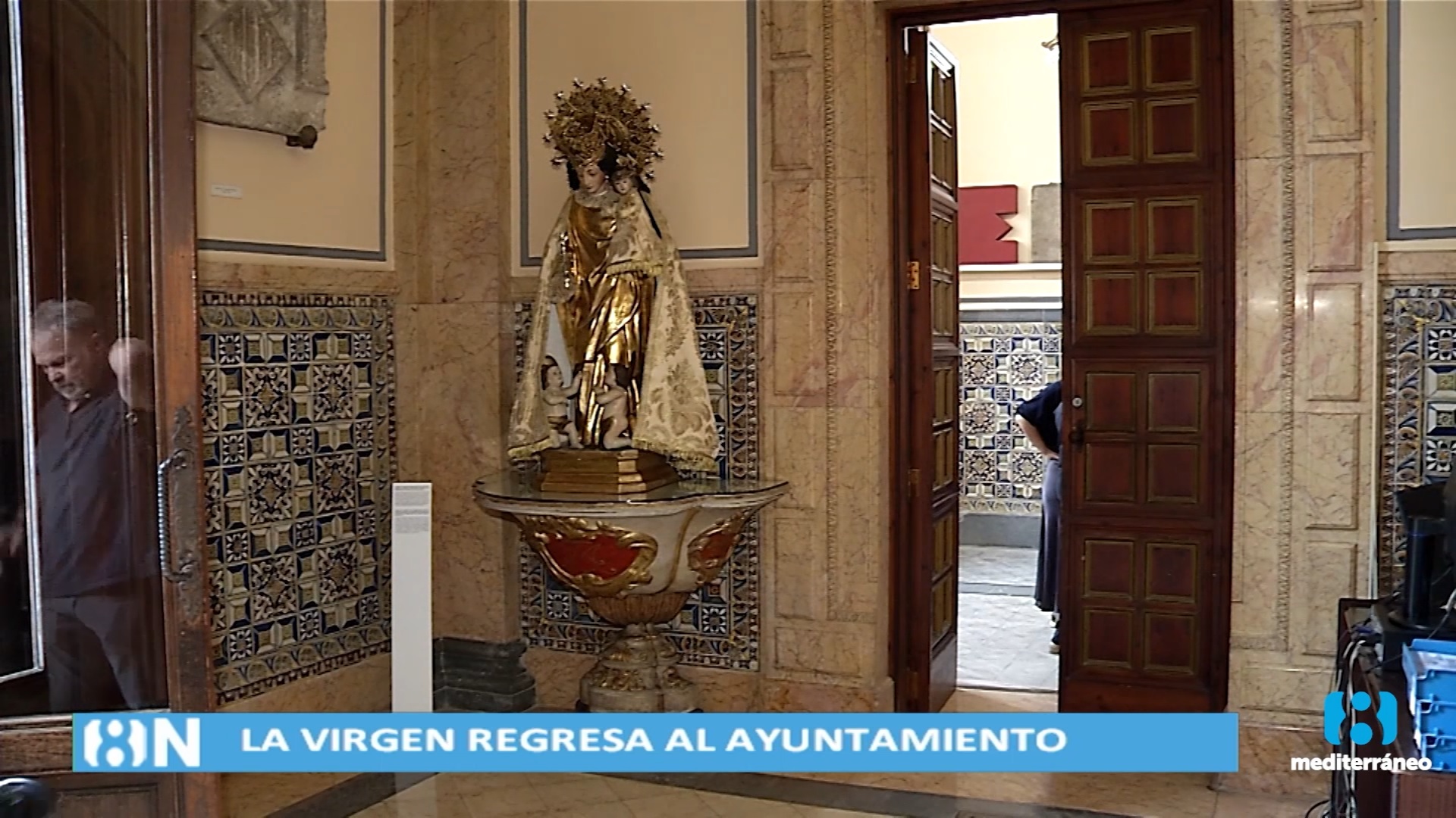 La imagen de la Virgen de los Desamparados regresa al Ayuntamiento de Valencia
