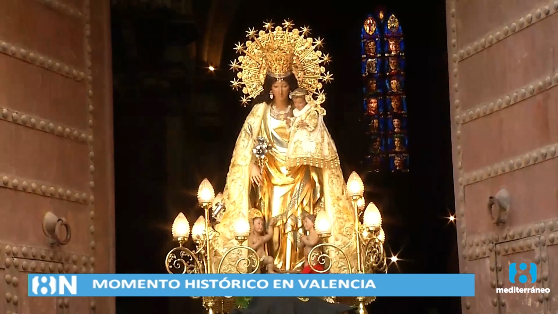 La Virgen de los Desamparados presencia por primera vez el Tribunal de las Aguas