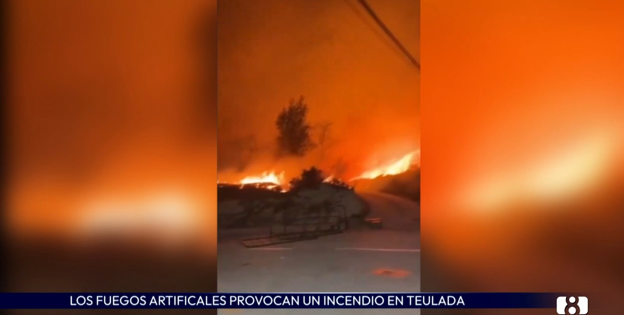 Un castillo de fuegos artificiales provoca un incendio en Teulada